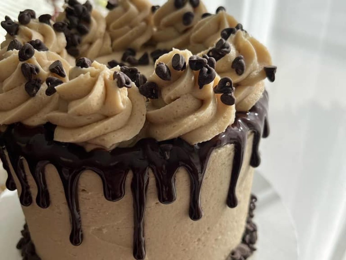 chocolate-chip-cookie-dough-cake.jpg