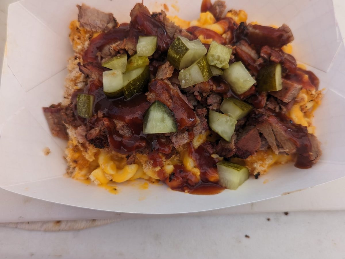 hinks-smokehouse-loaded-mac-n-cheese.jpg