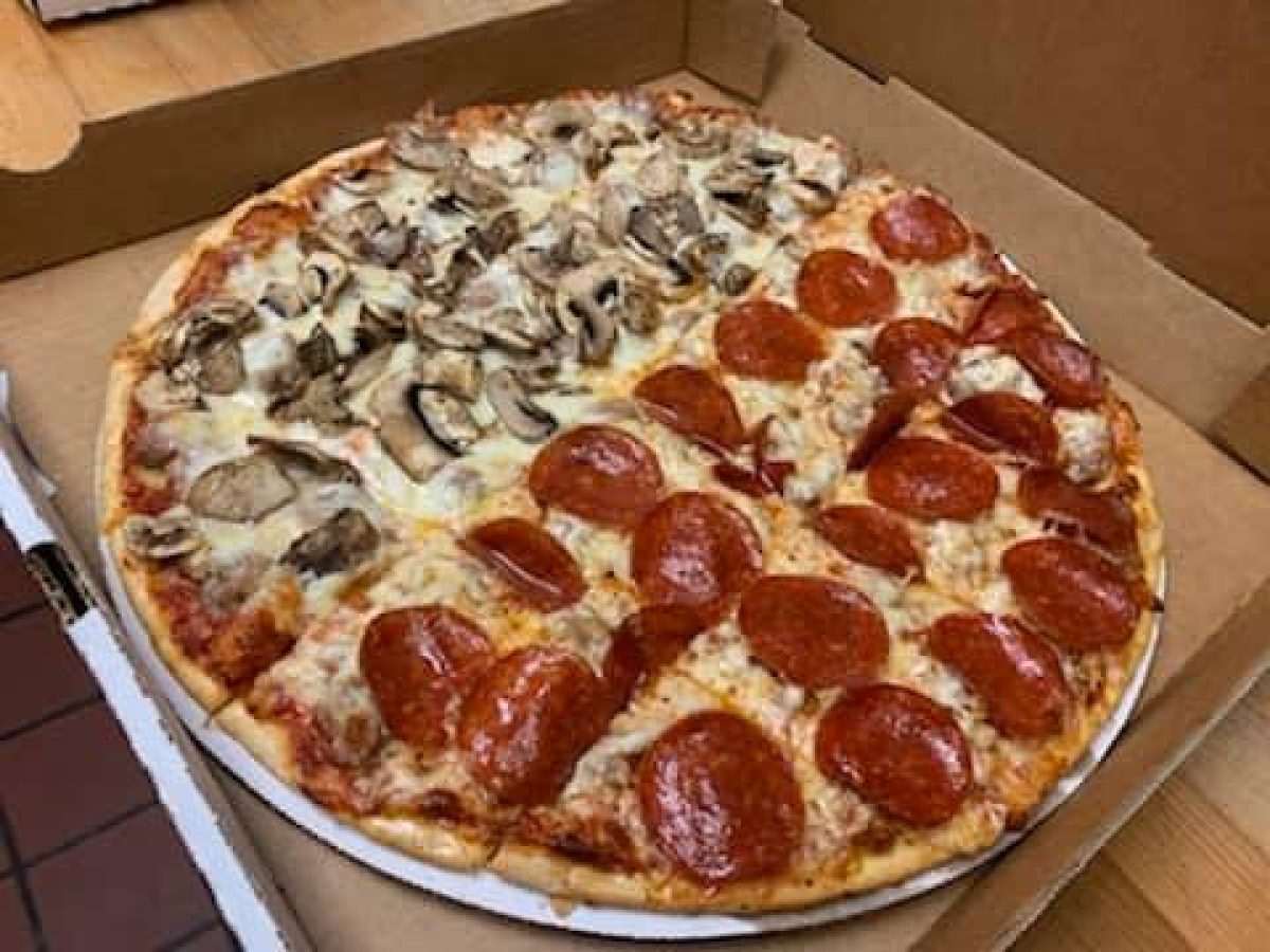 la-gondola-pizza.jpg