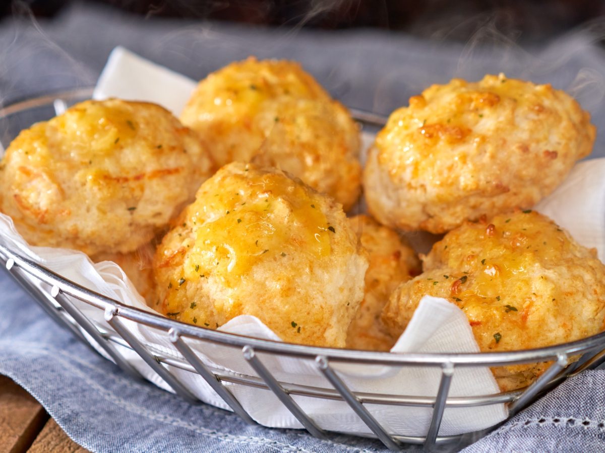 red-lobster-cheddar-bay-biscuits.jpg