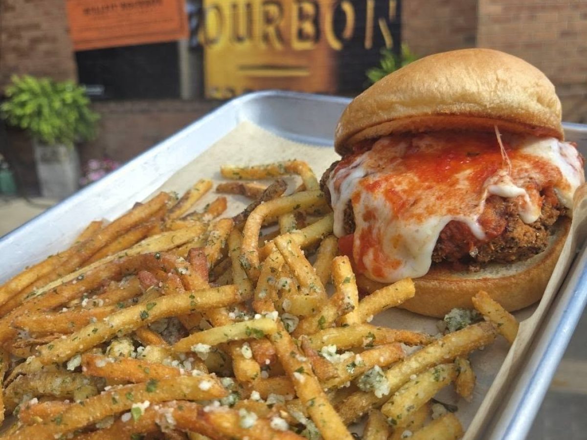 smash-house-tavern-chicken-sandwich.jpg